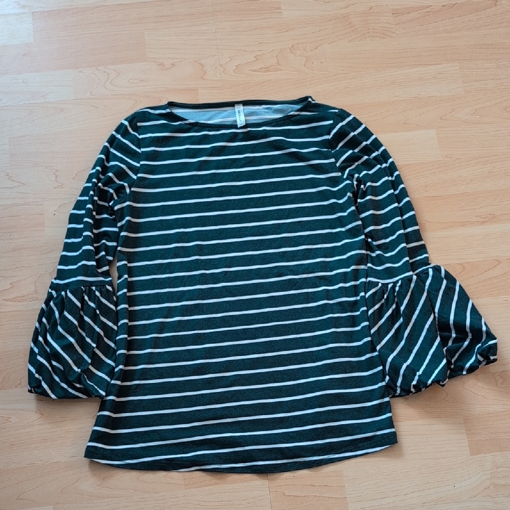 Emerald Green and White Bell Sleeve Blouse